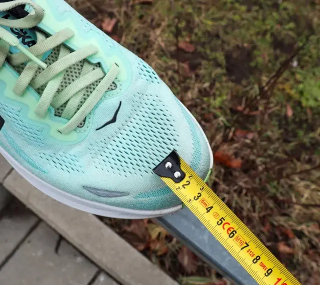Miętowy but Hoka z miarką. Czy to ta am shoe company co to za firma?
