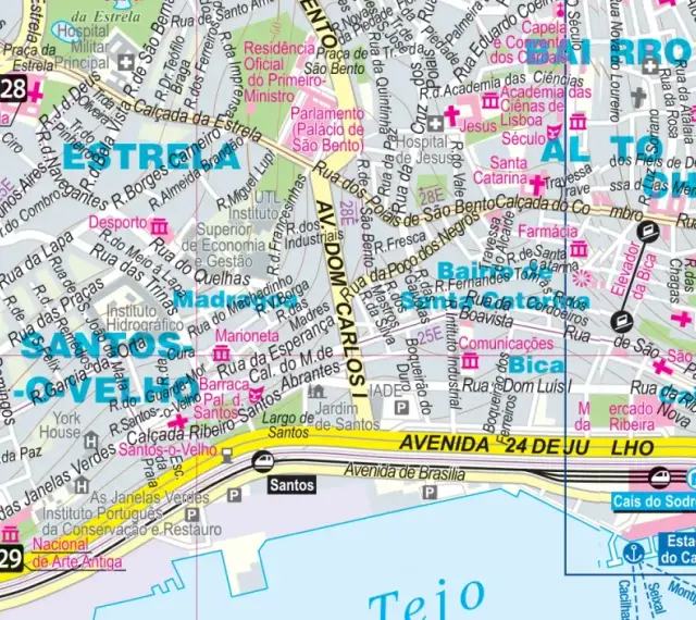 Lizbona powierzchnia: mapa z zaznaczonymi ulicami, budynkami i punktami orientacyjnymi, w tym stacją Cais do Sodré.