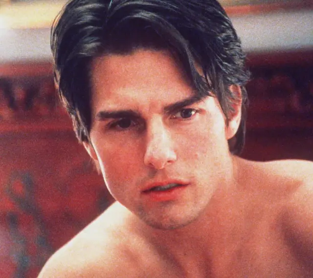 Tom Cruise w jednym ze swoich filmów, z charakterystycznym spojrzeniem.