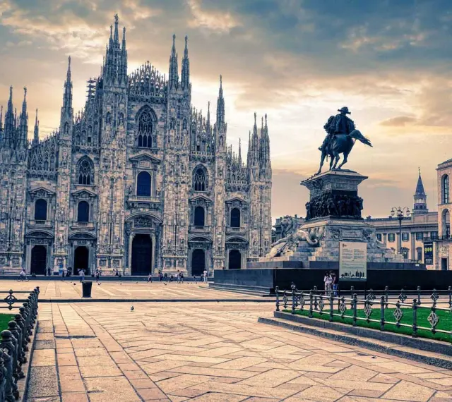 Katedra Duomo w Mediolanie i pomnik konny. Czy warto odwiedzić Mediolan? Zdecydowanie tak!