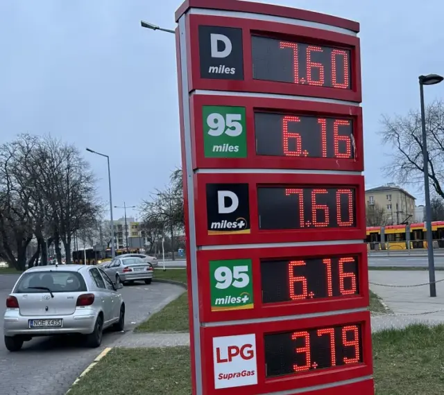 Cena paliwa za litr dzisiaj: Diesel 7,60 zł, benzyna 95 6,16 zł, LPG 3,79 zł.