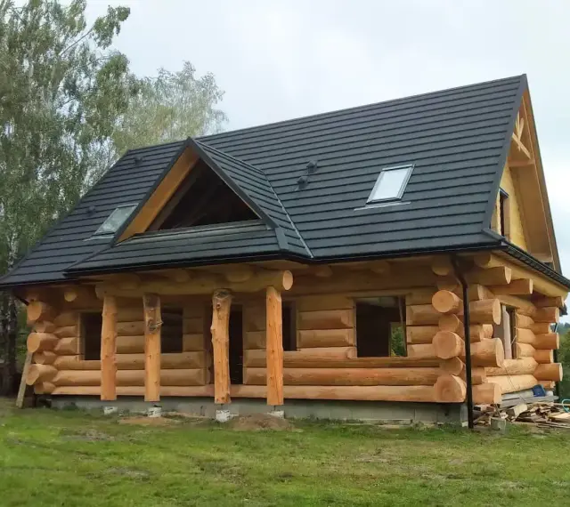 Piękny dom z bali, cena pod klucz. Naturalne drewno, solidna konstrukcja, gotowy do zamieszkania.