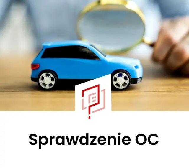 Sprawdzenie polisy OC po numerze rejestracyjnym to klucz do spokoju na drodze. Błękitny samochodzik pod lupą symbolizuje dokładną analizę.