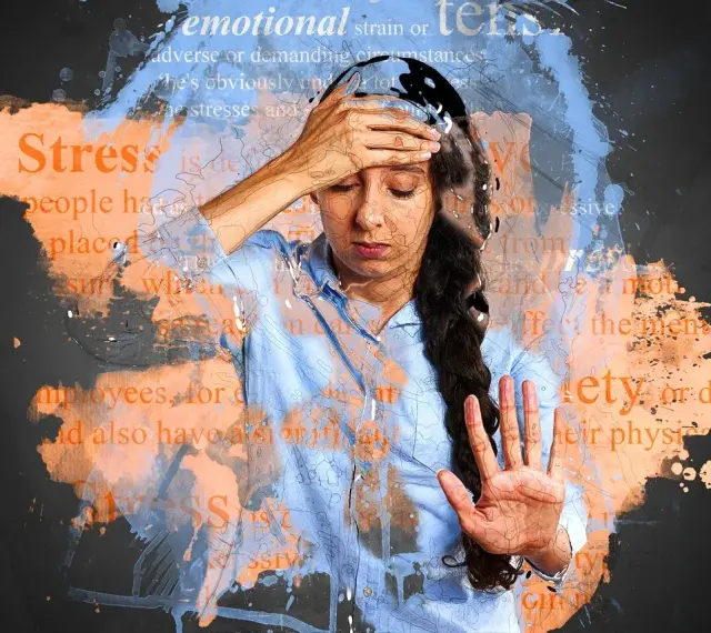 Kobieta z ręką na czole, otoczona słowami "stress", "emotional strain", "anxiety", "depression". Może to symbolizować niedobór witaminy B12 - objawy psychiczne.