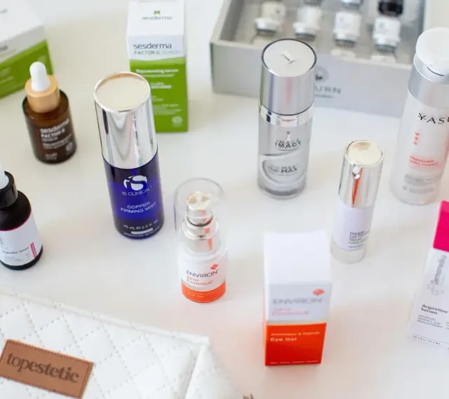 Kolekcja kosmetyków z peptydami: serum, kremy i mgiełki. Wśród nich produkty Sesderma, IS Clinical, Environ, Image i Dermomedica.