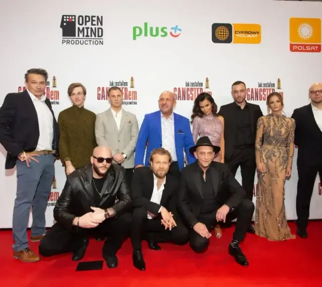 Obsada filmu "Jak zostałem gangsterem" na czerwonym dywanie.