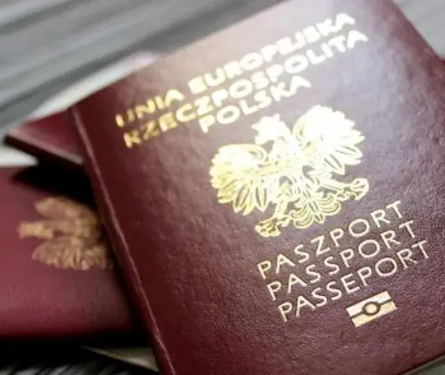 Pasporty RP, gotowe do odbioru w oddziale paszportów podlaskiego urzędu wojewódzkiego.