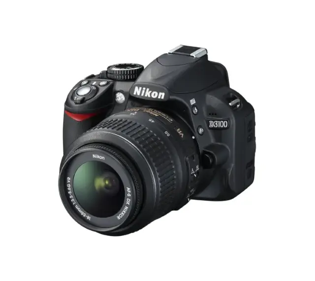 Czarny aparat fotograficzny Nikon D3100 z obiektywem 18-55mm. Idealny do uchwycenia wspomnień.
