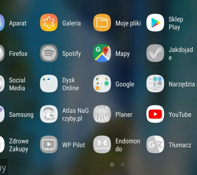 Ekran telefonu z ikonami aplikacji. Widoczny jest pasek "Tryb bezpieczny", co sugeruje, jak włączyć tryb awaryjny w telefonie.
