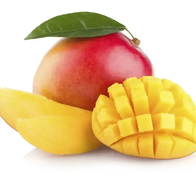 Soczysty mango z liściem, pokrojony w kostkę i plastry. Odkryj bogactwo mango składniki odżywcze.