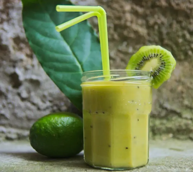 Koktajl awokado, kiwi, banan: przepis, korzyści i idealny czas!