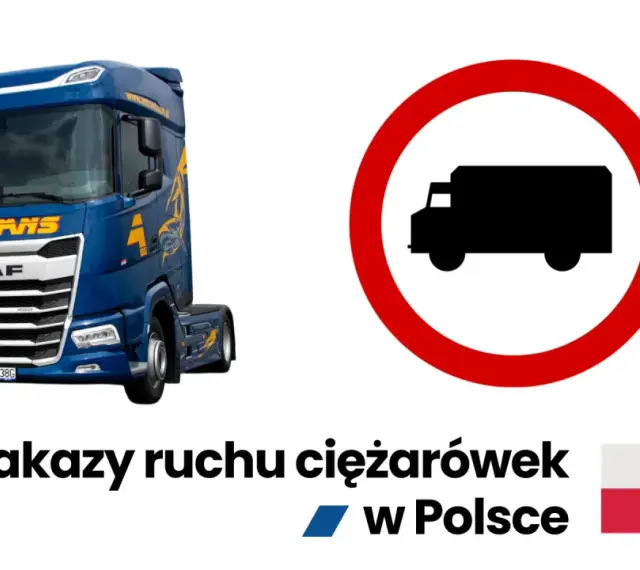 Niebieska ciężarówka DAF obok znaku zakazu ruchu dla pojazdów ciężarowych. Temat: zakazy tir w Polsce.