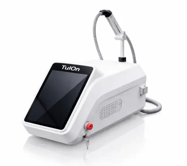 Nowoczesny laser tulowy TuOn z ekranem dotykowym i aplikatorem.