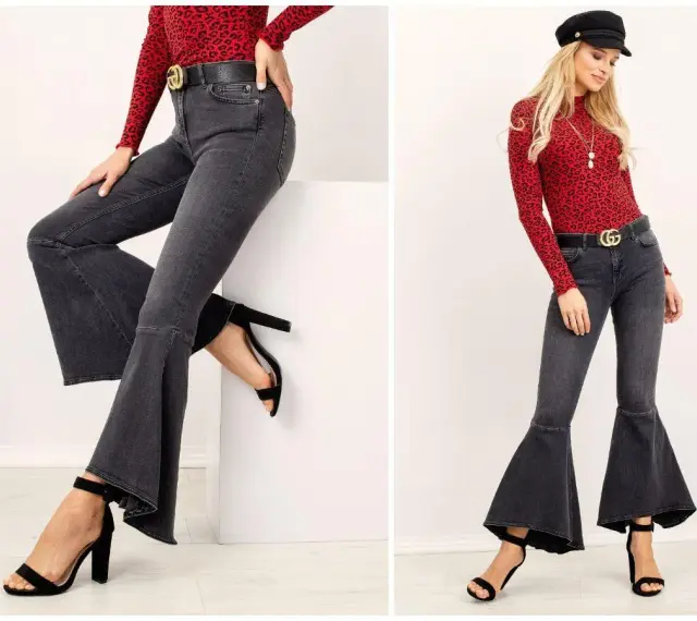 Stylowe jeansowe dzwony w połączeniu z czerwoną bluzką w panterkę i czarnymi sandałkami na obcasie tworzą modne stylizacje.