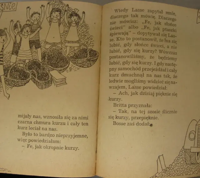 Dzieci z Bullerbyn zbierają wiśnie. Lasse pyta, dlaczego nie lubią kurzu, gdy samochód jedzie.