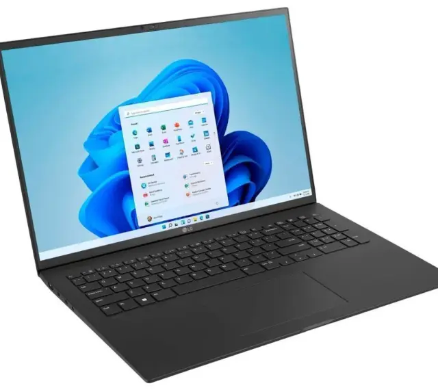 Czarny laptop LG z ekranem wyświetlającym menu startowe Windows 11. Czy warto zainwestować w ten system?