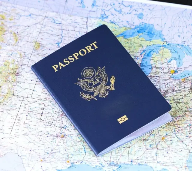 Paszport USA na mapie. Planujesz podróż? Sprawdź, czy do Islandii można lecieć na dowód osobisty, czy potrzebny jest paszport.