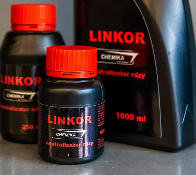 Butelki z preparatem Linkor, skutecznym inhibitorem korozji i neutralizatorem rdzy. Dostępne w różnych pojemnościach.