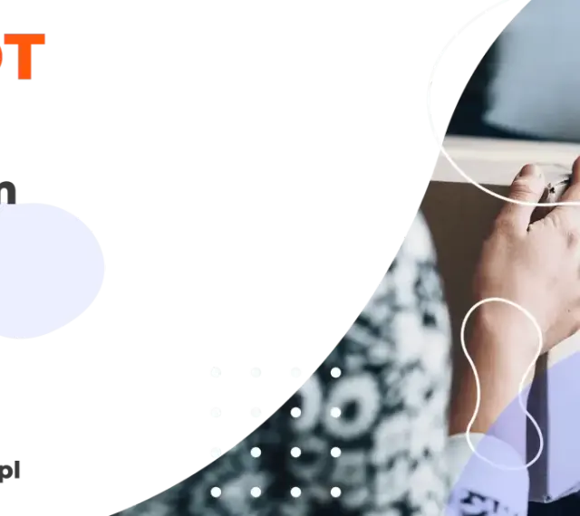 Kazar.com - wygodne zwroty paczek. Dwie pary rąk przekazują karton.