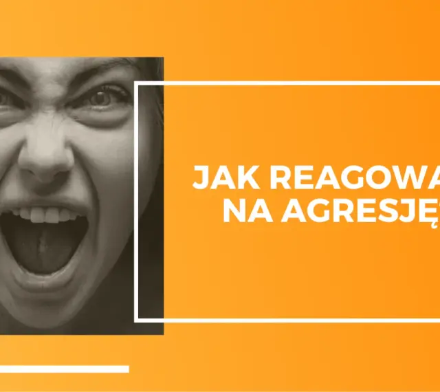 Twarz kobiety krzyczy, pokazując zęby. Obok napis: "Jak reagować na agresję?".
