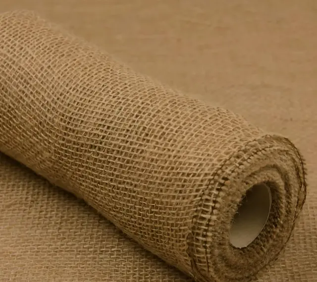 Zrolowana juta, naturalny materiał, idealny do dekoracji i rękodzieła. Juta co to? To ekologiczny wybór.