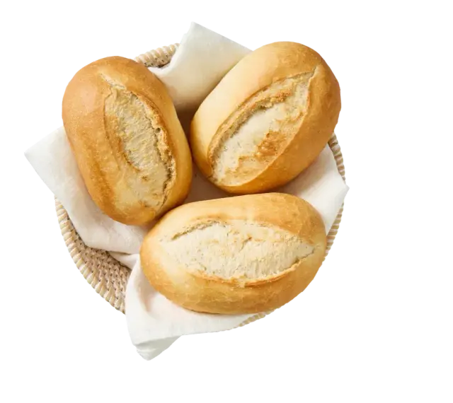 Trzy świeże bułki pszenne z piekarni Lidla, idealne na śniadanie. Sprawdź ich kcal!