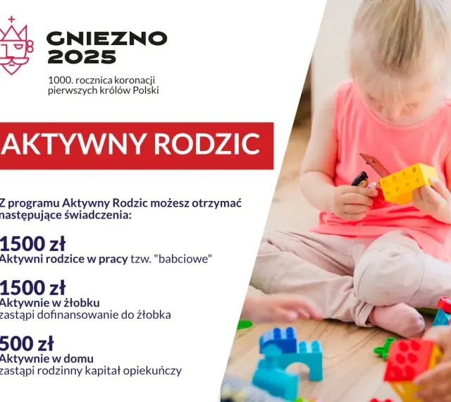 Program Aktywny Rodzic oferuje 1500 zł na "babciowe" dla aktywnych rodziców. Dzieci bawią się klockami.