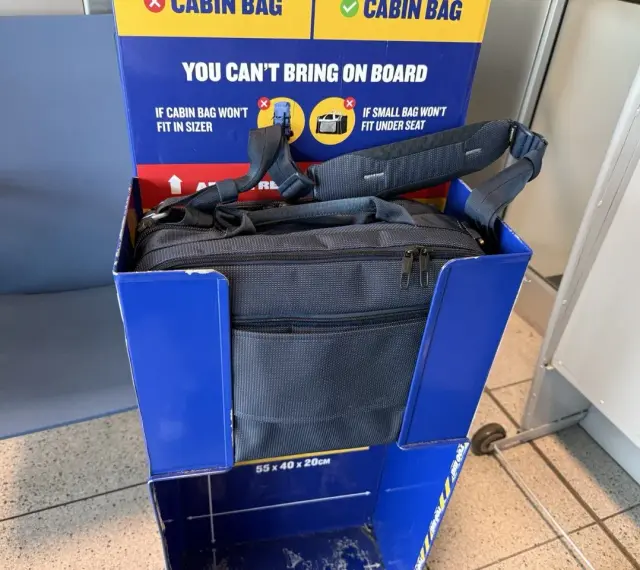 Ryanair: Bagaż podręczny bez stresu? Wymiary i zasady