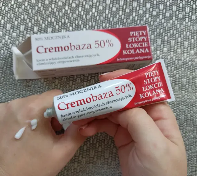 Cremobaza 50% – krem do pięt, stóp, łokci i kolan. Wygodna tubka i opakowanie.