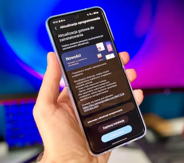 Telefon gotowy do aktualizacji oprogramowania. Nowości obejmują poprawę bezpieczeństwa i wydajności.