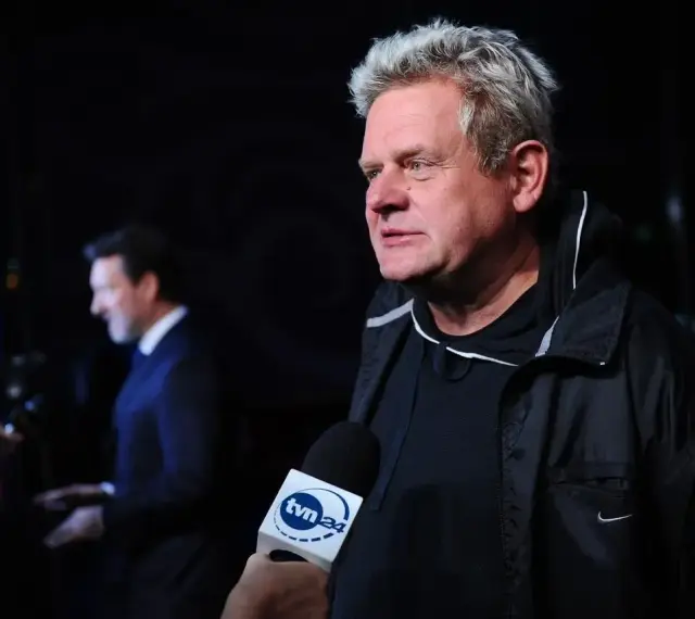 Kazik Staszewski, znany z walki z chorobą, udziela wywiadu dla TVN24.