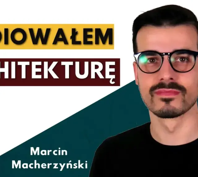Marcin Macherzyński, który studiował architekturę, w czarnym t-shircie i okularach.