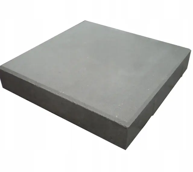 Szara płyta chodnikowa 50x50 cm. Zastanawiasz się, ile waży płyta chodnikowa 50x50?