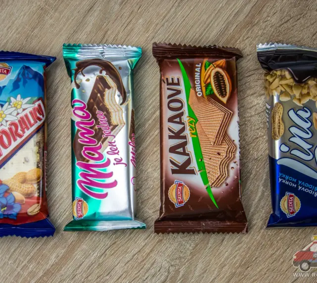 Słowackie słodycze: Horaliky, Mama, Kakaové rezy i Lina. Idealne, co warto kupić na Słowacji na słodką przekąskę.