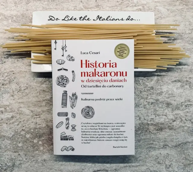 Makaron lany czy zacierki? Książka "Historia makaronu" i spaghetti na talerzu "Do Like the Italians do..." zachęcają do kulinarnej podróży.