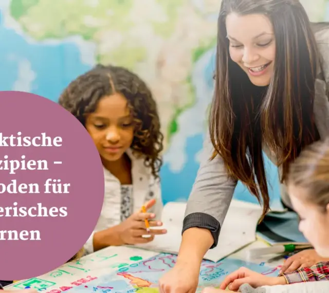 Lehrerin erklärt Kindern spielerisch die didaktischen Prinzipien.