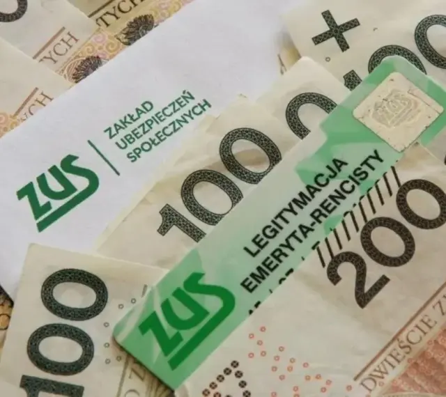ZUS legitymacja emeryta-rencisty i banknoty 100 i 200 zł. Czerwcowe emerytury już wkrótce.