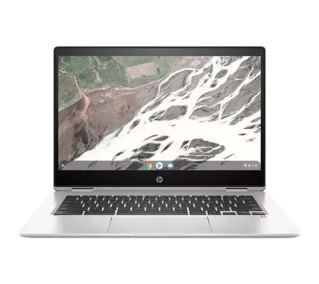 Srebrny laptop HP z systemem **Chromium OS** i klawiaturą. Na ekranie widok z lotu ptaka na krajobraz.