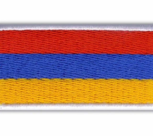 Naszywka z flagą Armenii: czerwono-niebiesko-pomarańczowa.