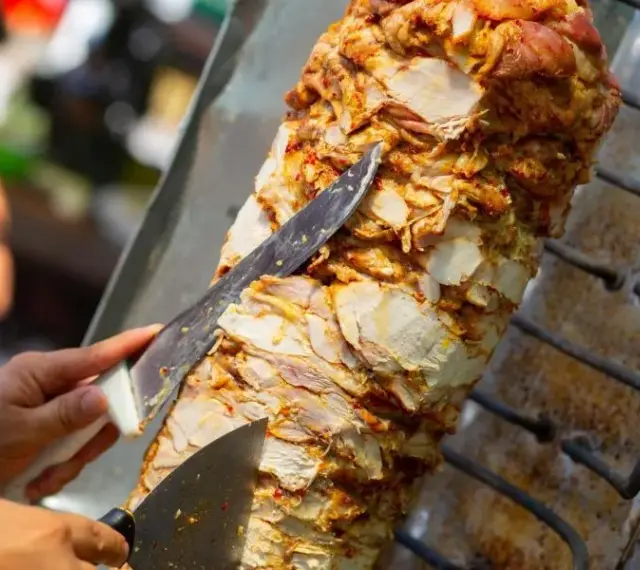 Kebab: Ile kalorii? Jedz zdrowiej, poznaj sekrety!