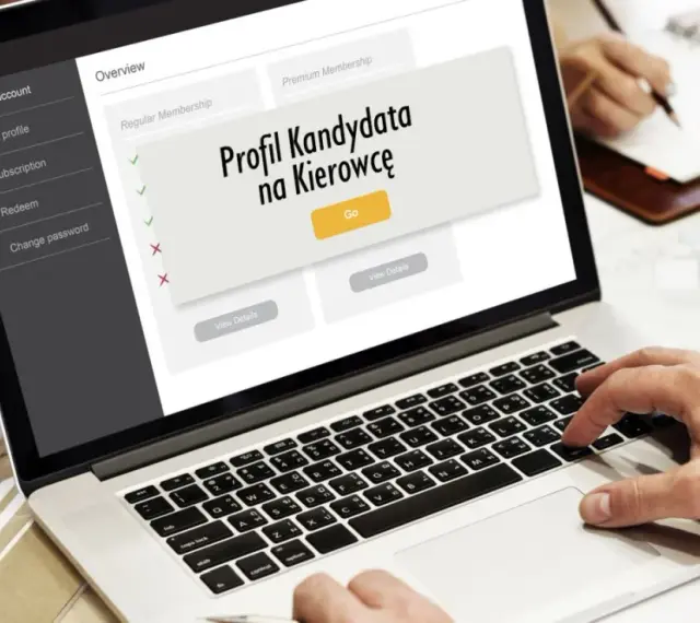 Profil Kandydata na Kierowcę na ekranie laptopa. Użytkownik wpisuje dane, być może numer PKK.