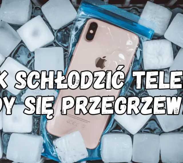 Jak schłodzić telefon, gdy się przegrzewa? iPhone w woreczku, otoczony kostkami lodu.