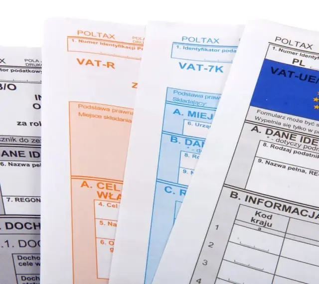 Formularze podatkowe, w tym CIT-8/O, VAT-R, VAT-7K i VAT-UE/C, z widocznymi polami na numer identyfikacyjny podatnika (NIP) i numer VAT.