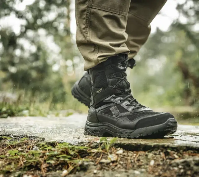 Czarne buty trekkingowe do czego służą? Do chodzenia po trudnym terenie, zapewniając stabilność i ochronę.