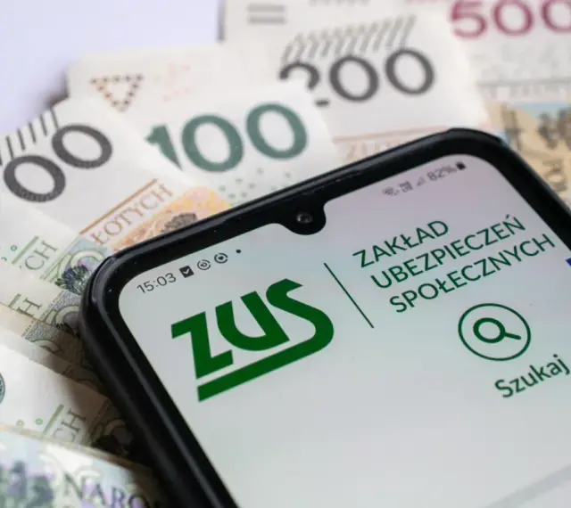 ZUS na smartfonie i polskie banknoty. Sprawdź, kto może starać się o ponowne przeliczenie emerytury.