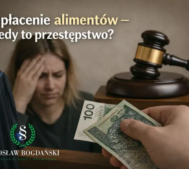 Niepłacenie alimentów może być przestępstwem z art. 209 par. 1 kk. Sądowy młotek, szaty prawnicze i pieniądze symbolizują konsekwencje prawne.