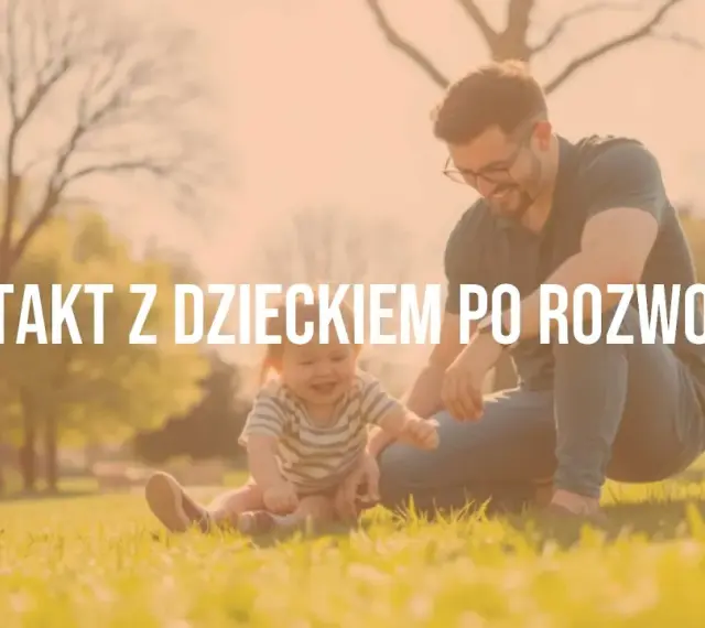 Szczęśliwy ojciec bawi się z dzieckiem na trawie. Temat bloga: kontakt z dzieckiem po rozwodzie.