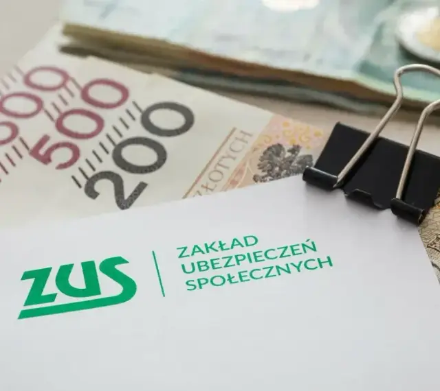 ZUS i pieniądze, symbolizujące rodzicielskie świadczenie uzupełniające.