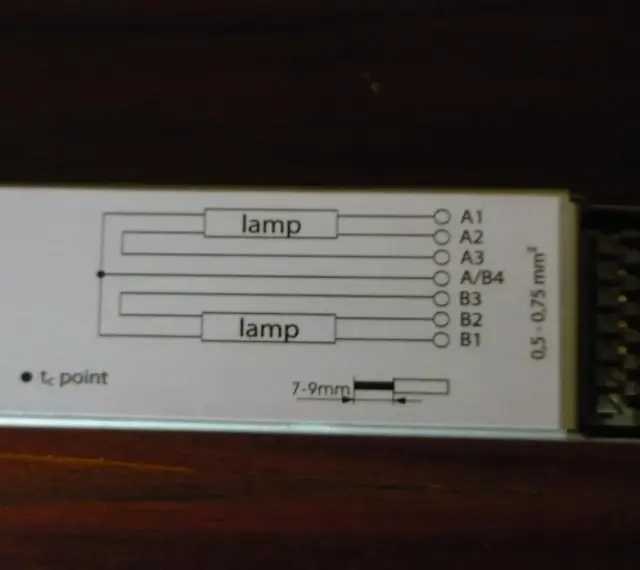 Schemat podłączenia dwóch lamp fluorescencyjnych do statecznika. Widać oznaczenia punktów przyłączeniowych A1-A3, A/B4, B1-B3.