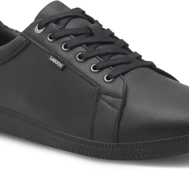 Czarny, skórzany męski sneaker Lasocki. Idealny do sprawdzenia w tabeli rozmiarów męskie.